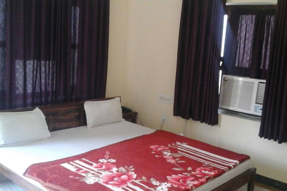 Hotel Amit Palace